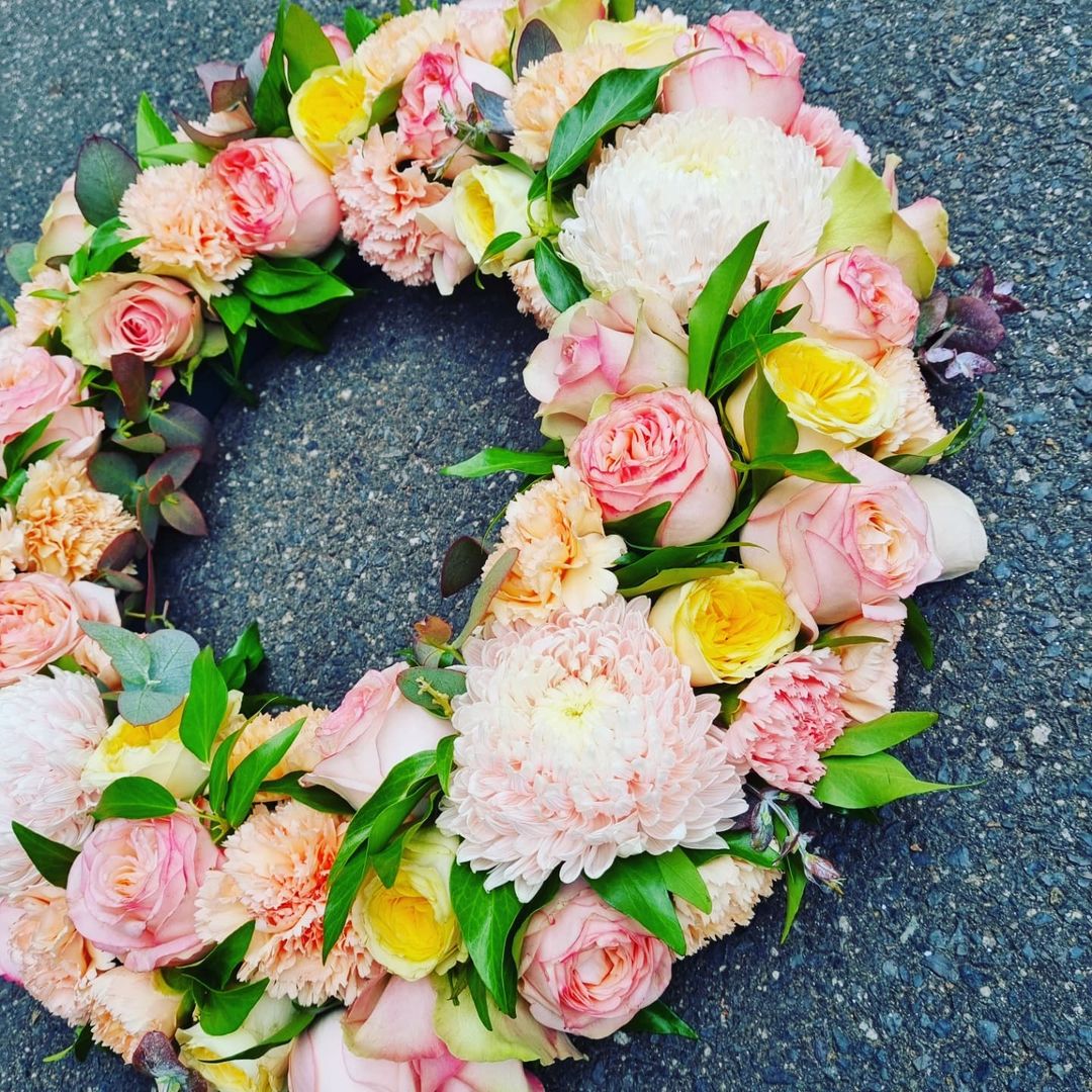 The Joy Wreath - Premium Grandiflora Rose Eco Wreath (Agra wool base) 30cm